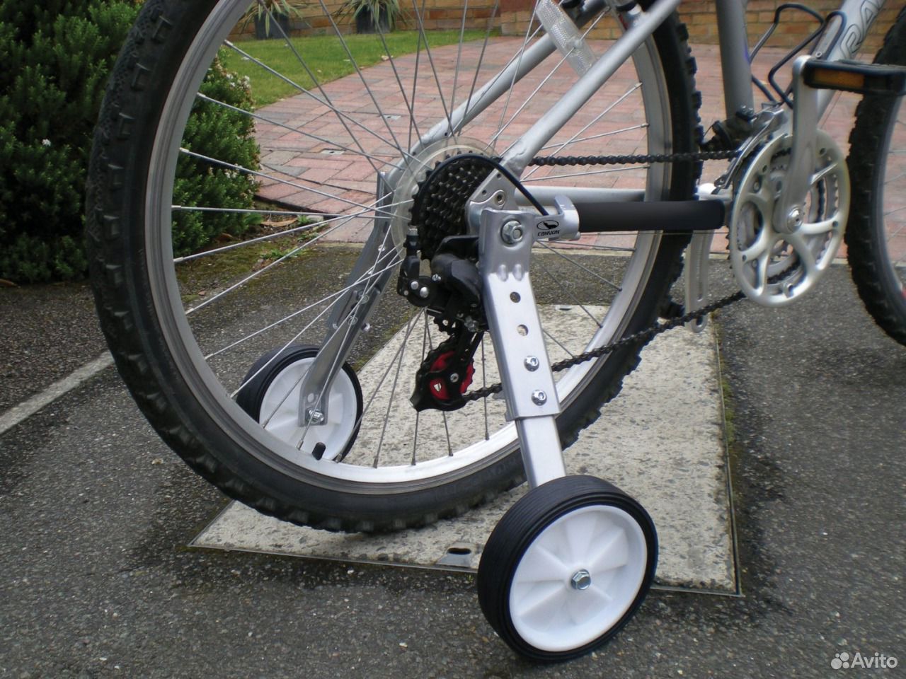 Вторые колеса на велосипед. Canyon 26 колеса. Велосипед Bike ACM 1899 дополнительные колеса. Боковые колеса для велосипеда. Боковые колеса для велосипеда взрослых.