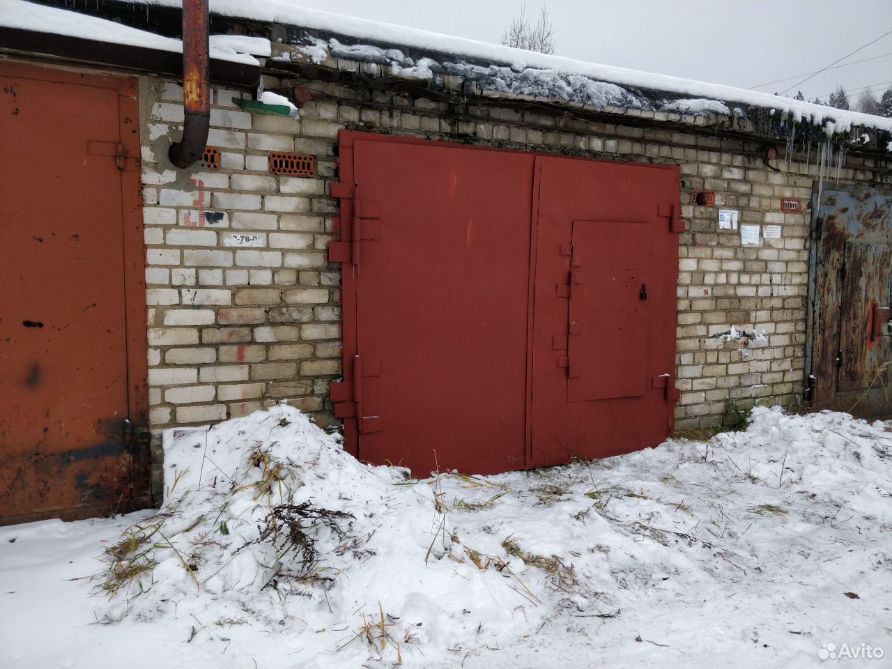 Гараж полянка. Поляна в гараже. Коттедж гараж Полянка.