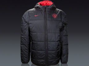 Куртка мужская липецк. Nike Manchester United пуховик. Манчестер Юнайтед куртка утепленная. Куртка найк Манчестер Юнайтед зимняя мужская. Куртка найк мужская двусторонняя.