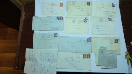Старые письма в конвертах из Английского дома