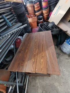 Деревянный стол