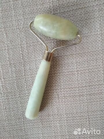 Нефритовый роликовый массажер для лица
