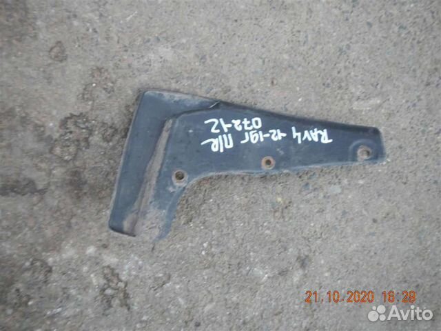 Брызговик передний правый Toyota RAV4 2013-2019