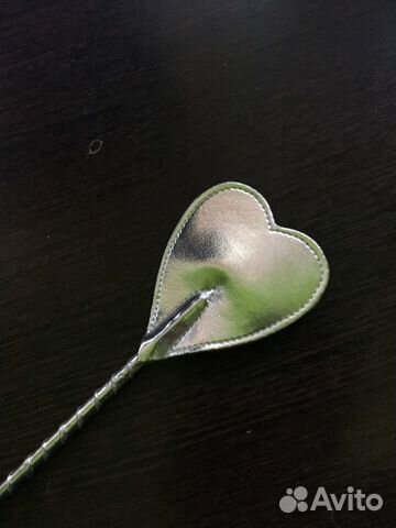 Плетка кожаная новая в виде сердца