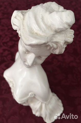 Статуэтка бюст девушки