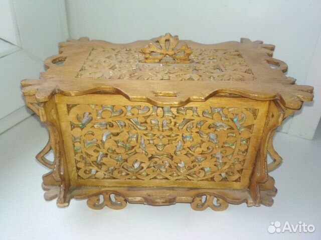 Шкатулка деревянная резная