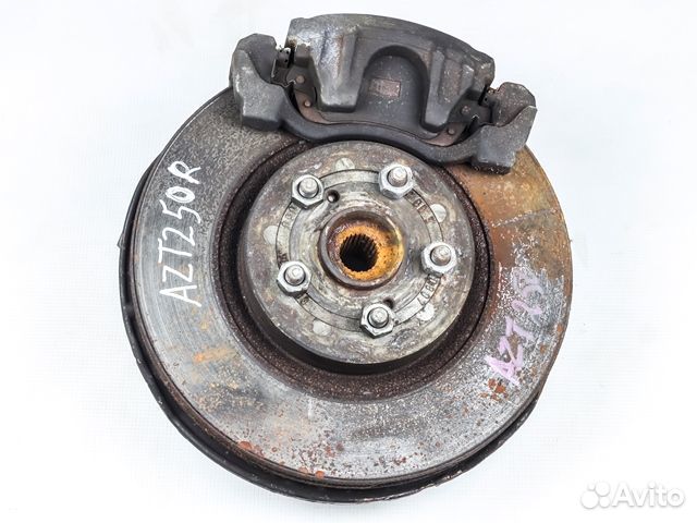 Кулак поворотный правый Toyota Avensis