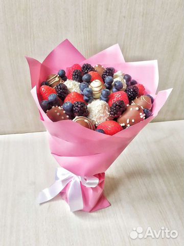 Клубника в шоколаде подарок цветы 8 марта