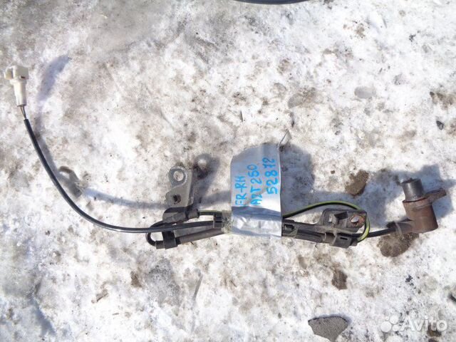 Датчик abs передний правый Toyota Avensis AZT250