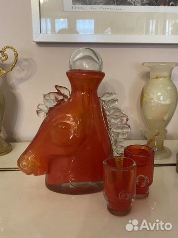 Штоф с двумя рюмками в виде лошадиной головы