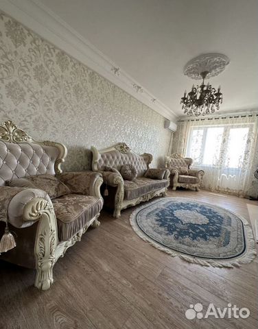 

2-к. квартира, 72 м², 7/10 эт.