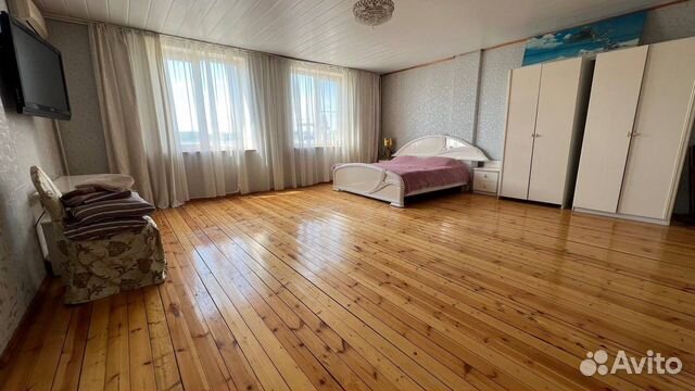 

Дом 300 м² на участке 1 сот.