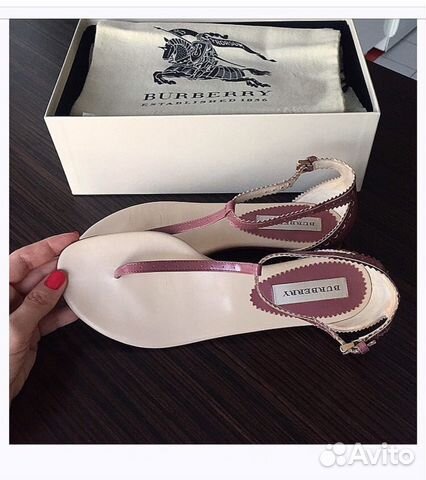 Сандалии кожаные через палец Burberry London Сандалии кожаные через палец Burberry London