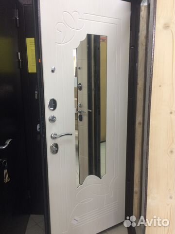 Дверь с зеркалом в наличии Дверь с зеркалом в наличии