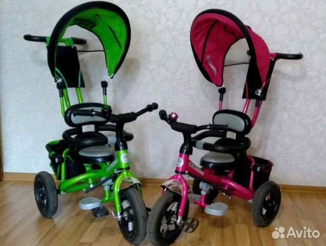 Два детских трёхколёсных велосипеда