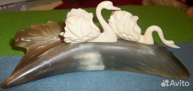 Сувенир лебеди кость рог