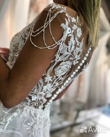 Свадебное платье Daria Karlozi со шлейфом