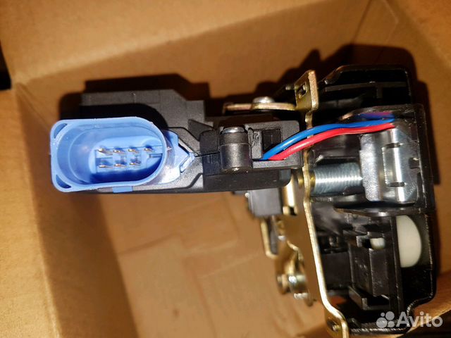 Замок задний правый на Touareg