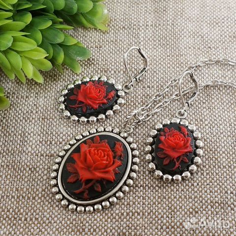 Комплект с камеями Красная роза, подвеска и серьги Комплект с камеями Красная роза, подвеска и серьги