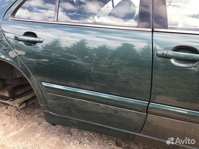 Дверь задняя правая на Mercedes W210 седан