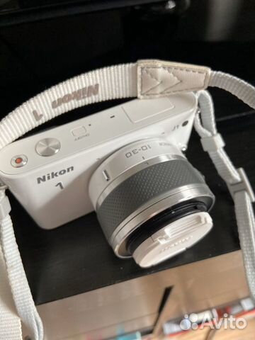 Компактный фотоаппарат Nikon J1 Компактный фотоаппарат Nikon J1