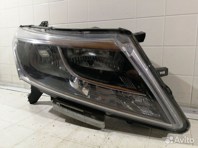 Фара галоген передняя правая Nissan Pathfinder 4 Фара галоген передняя правая Nissan Pathfinder 4