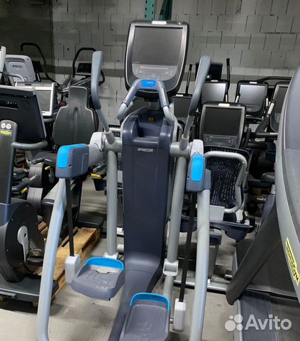 Адаптивный тренажер Precor AMT 885 консоль p82