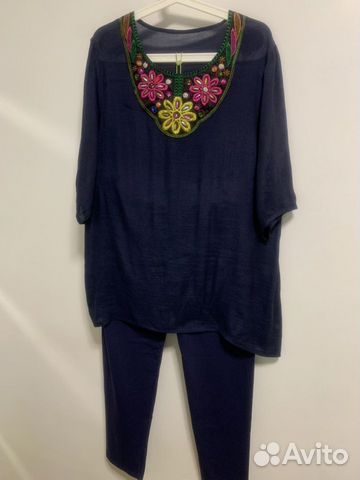 Синяя х/б блузка с орнаментом и трикотажные брюки