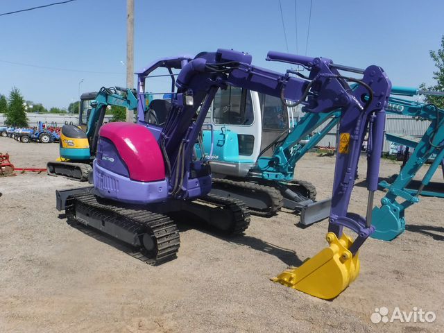 Японский экскаватор Komatsu PC30uu-3 джойстики Японский экскаватор Komatsu PC30uu-3 джойстики