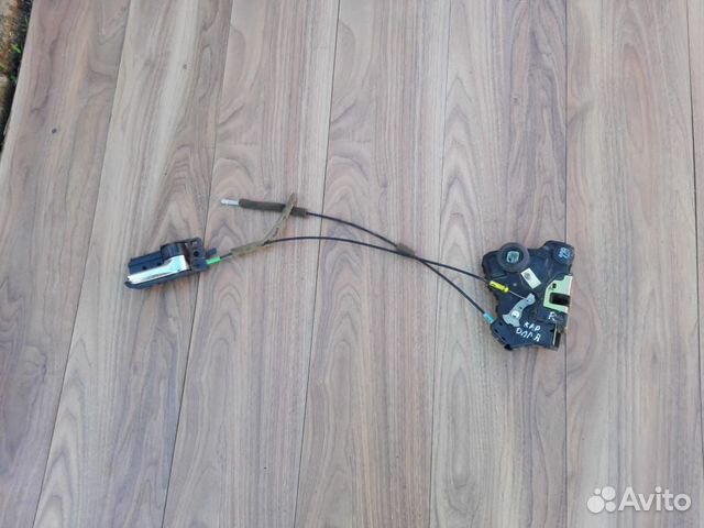 Замок двери правый передний Toyota Corolla E 120