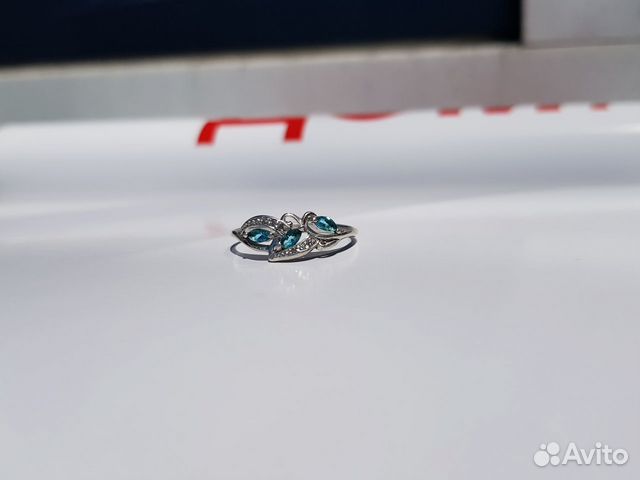Серебряное колечко с камушками Серебряное колечко с камушками