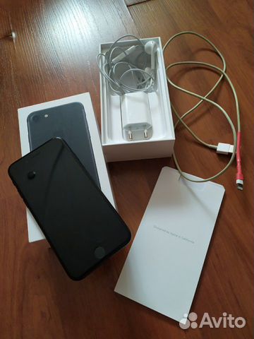 Телефон iPhone 7