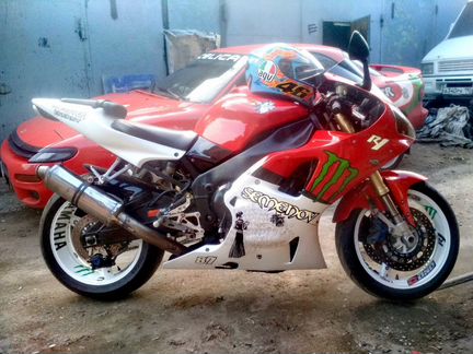 Yamaha R1