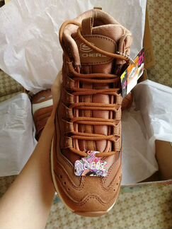 Абсолютно новые ботинки Skechers