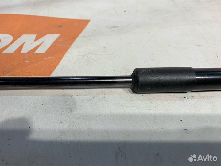 Амортизатор крышки багажника Volkswagen Passat B7