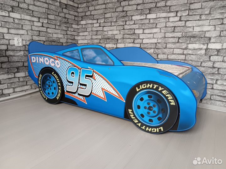 Детская кровать машина