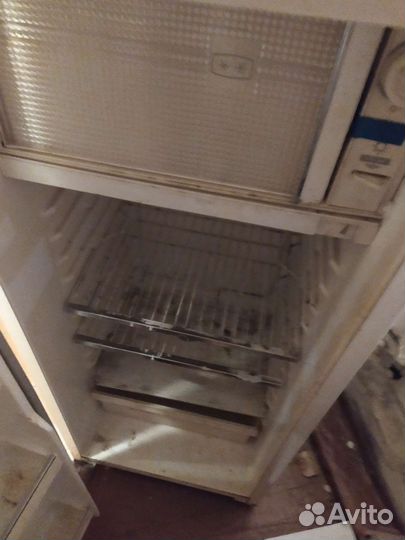 Холодильник бу Саратов не холодит мотор работает