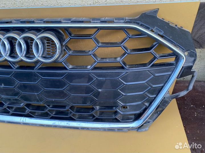 Решетка радиатора Audi A4/RS4