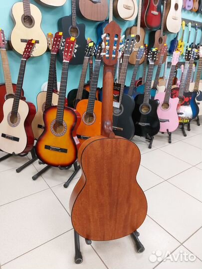 Классическая гитара 4/4 с чехлом Parkwood