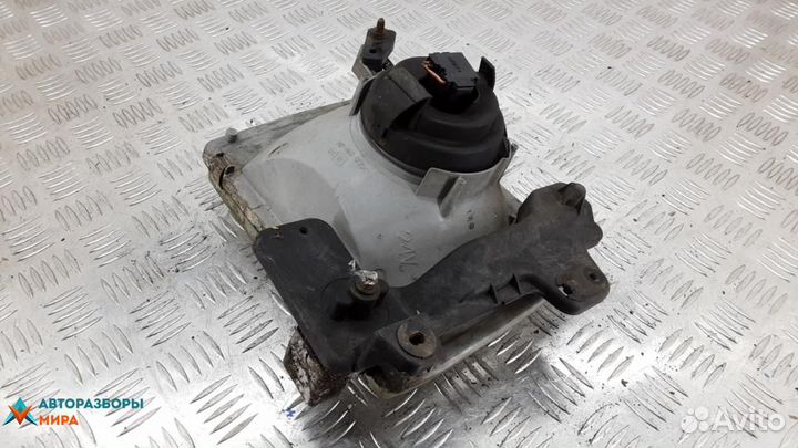 Фара правая Nissan Navara D22 2001 260103S200