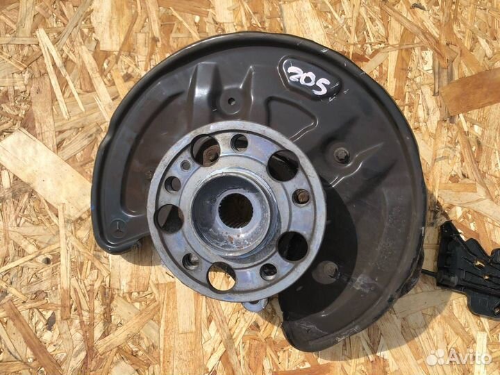 Кулак задний правый Mercedes-Benz C-Класс