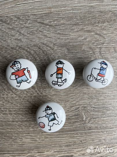 Мебельная ручка в детскую комнату