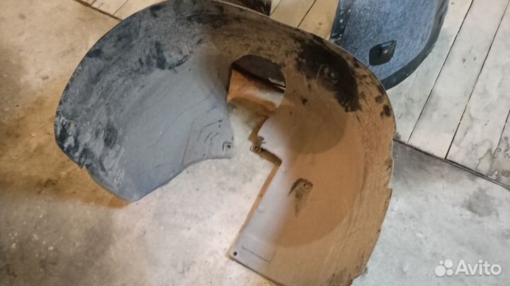 Продам передние подкрылки