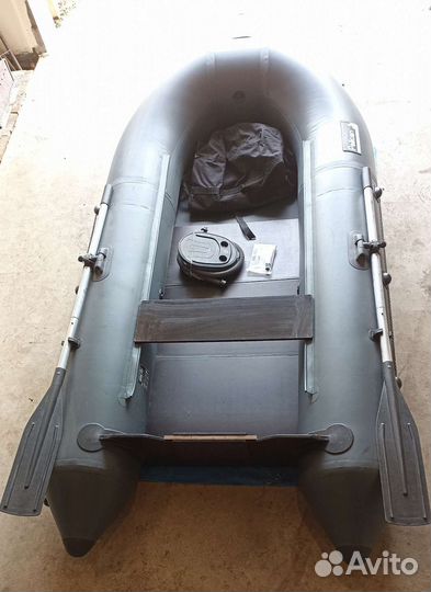 Лодка пеликан 255т