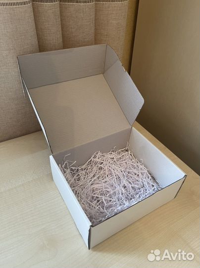 Подарочная коробка