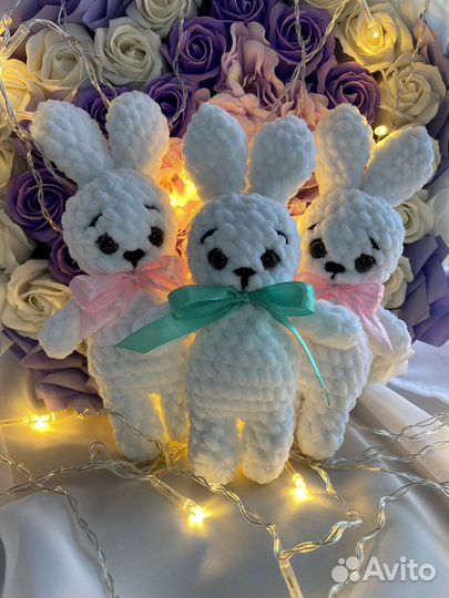 Вязанные игрушки зайка