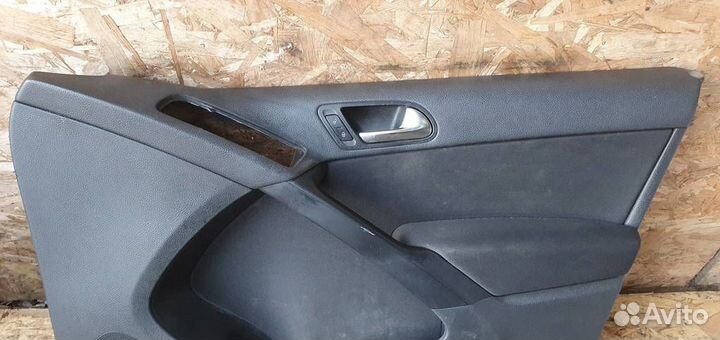 Обшивка двери передней правой Volkswagen Tiguan 2