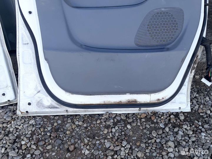 Дверь передняя Хендай Гранд Старекс 2012 год