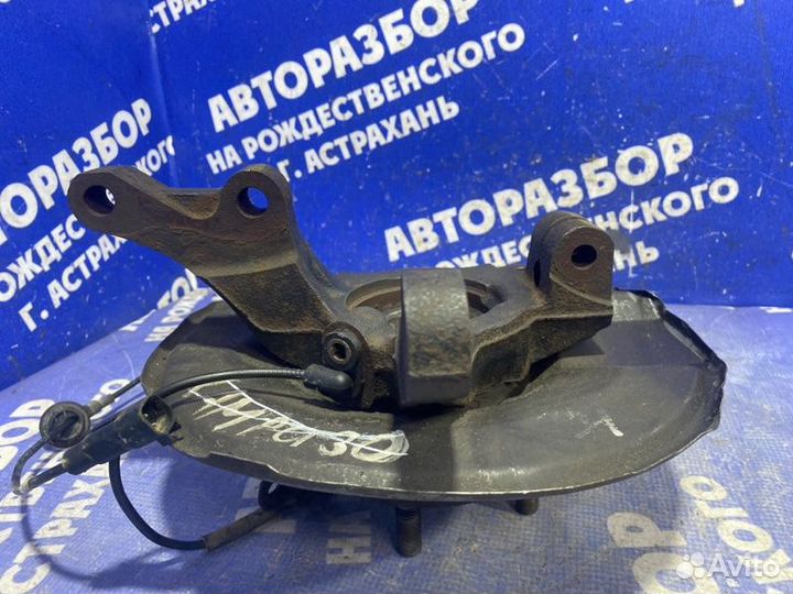 Передний левый поворотный кулак Mitsubishi