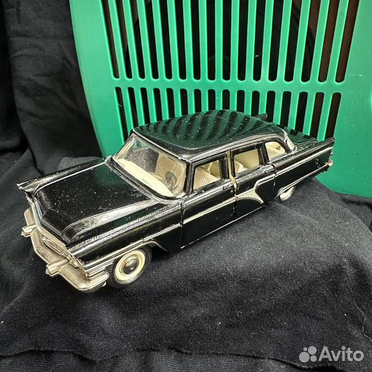 Модель моделька машина чайка газ 13 1:43 игрушка